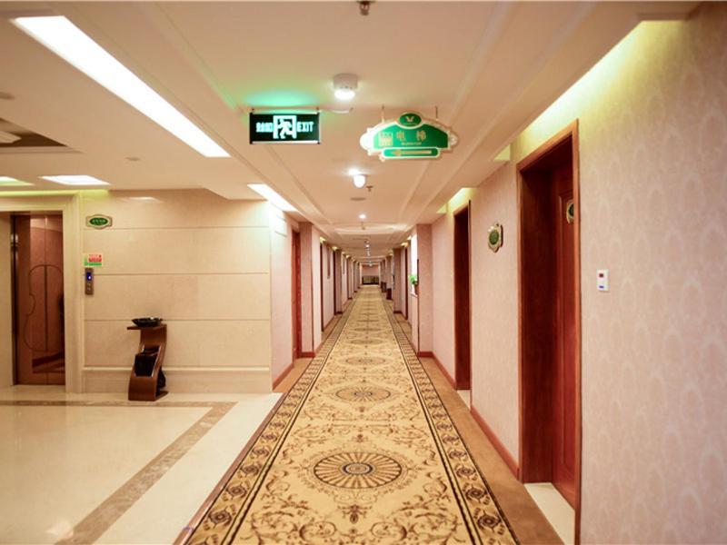 Vienna Hotel Xinjiang Yining Shanghai City Exterior photo