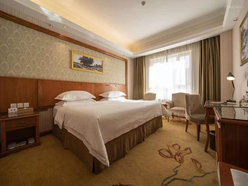 Vienna Hotel Xinjiang Yining Shanghai City Exterior photo